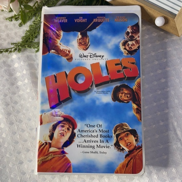 Holes (VHS, 2003) Clamshell - Picture 2 of 4
